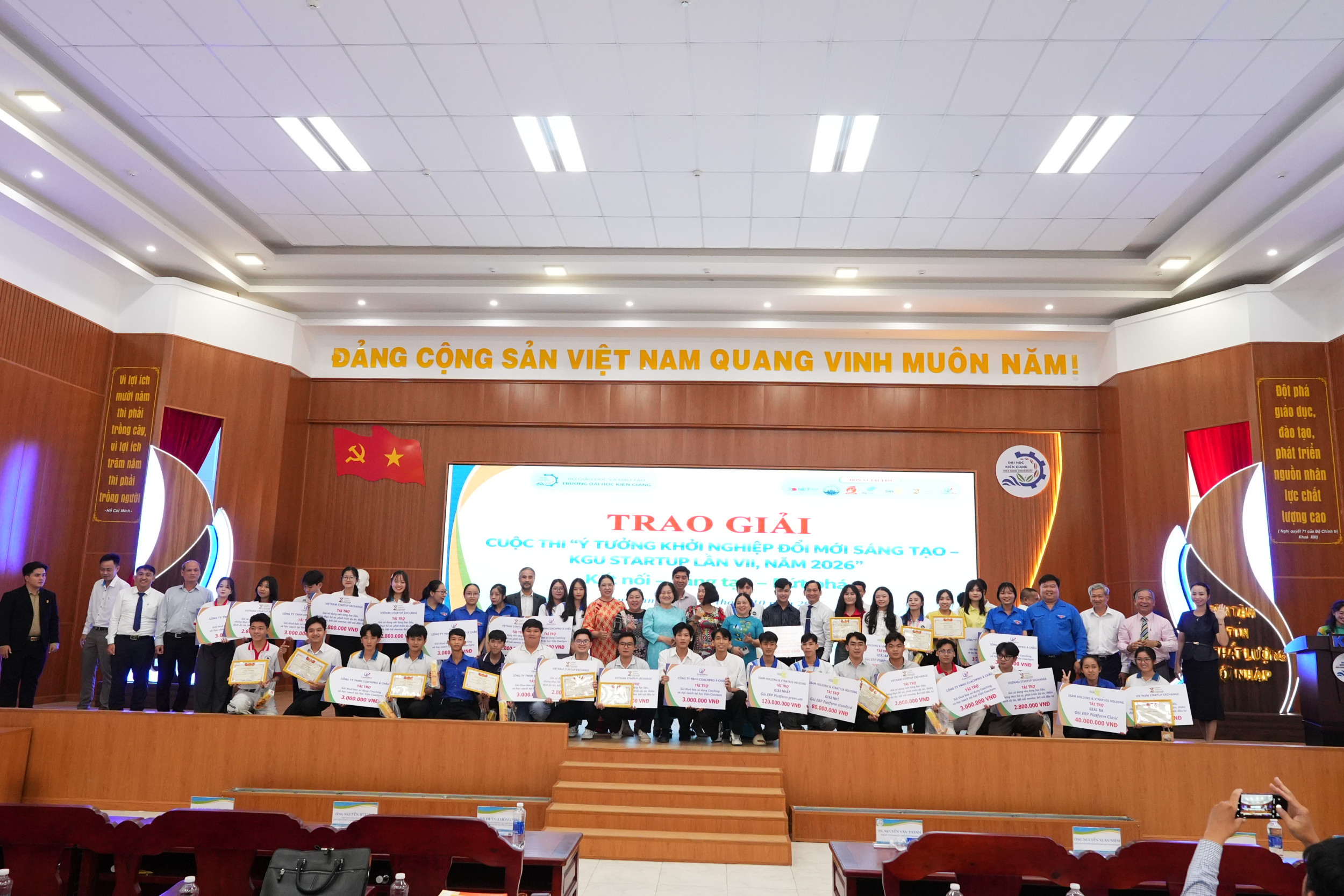 Khai vấn (Coaching) – Chìa khóa chuyển hóa tư duy khởi nghiệp sinh viên